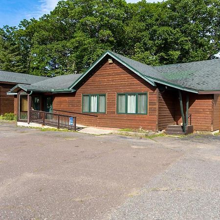 Twelve Pines Resort - South Lodge With Private Pier On Catfish Lake Eagle River Exterior foto