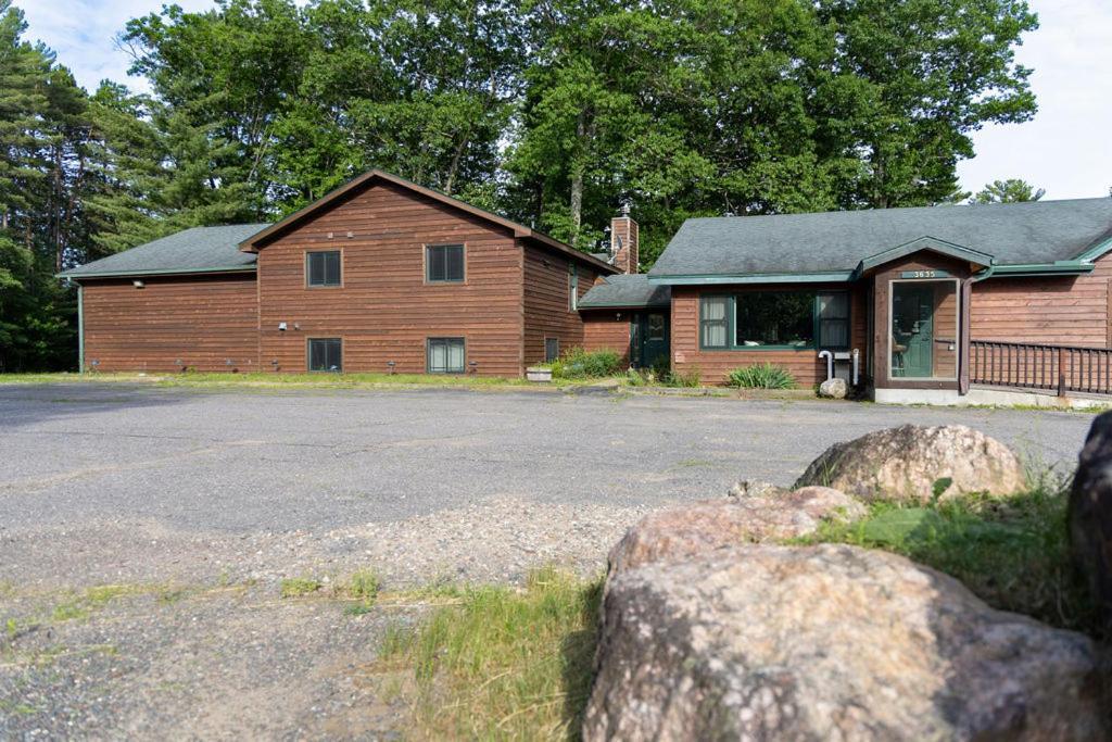 Twelve Pines Resort - South Lodge With Private Pier On Catfish Lake Eagle River Exterior foto